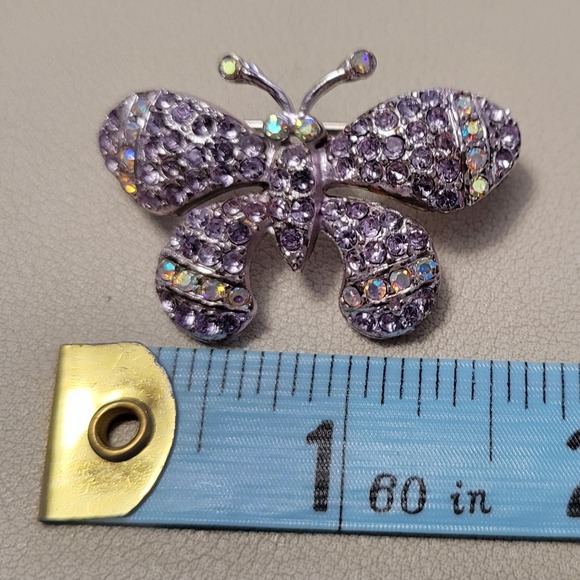 Vintage Unsigned Silver Tone Purple Lilac Rhinestone Glitzy Butterfly Brooch Pin - Picture 2 of 3